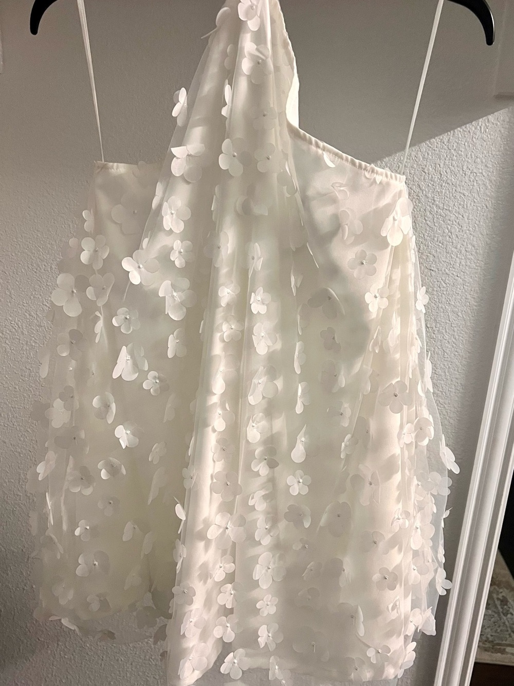 White Mini Dress with 3D Floral Appliqués. Size: M - Picture 1 of 8